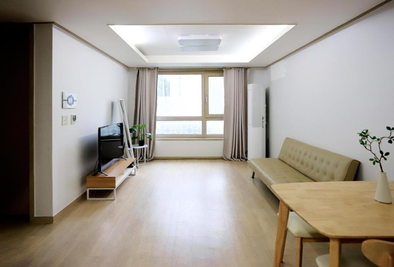 Modern 2 Bedroom 2 Bed 1-bathroom For Rent In Gangnam Seou