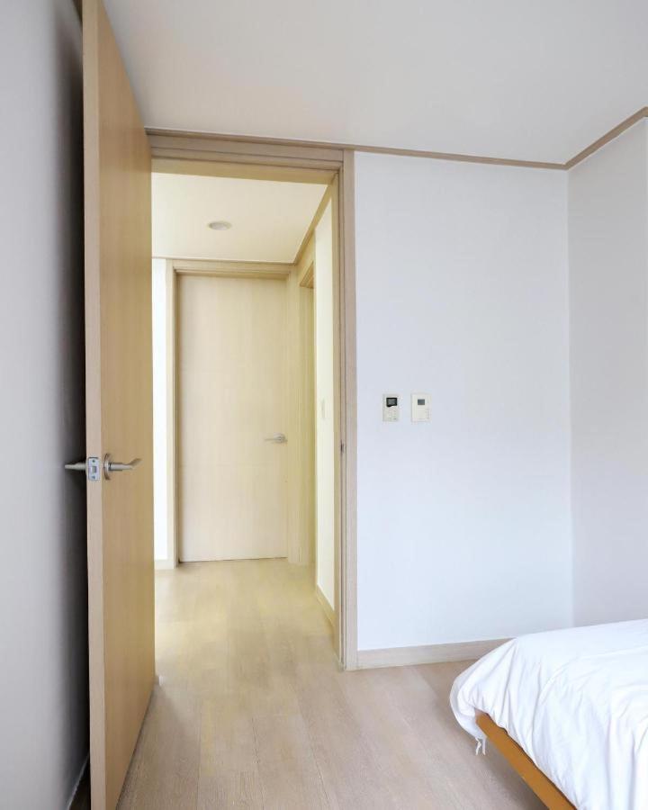 Modern 2 Bedroom 2 Bed 1-bathroom For Rent In Gangnam Seou Seoul