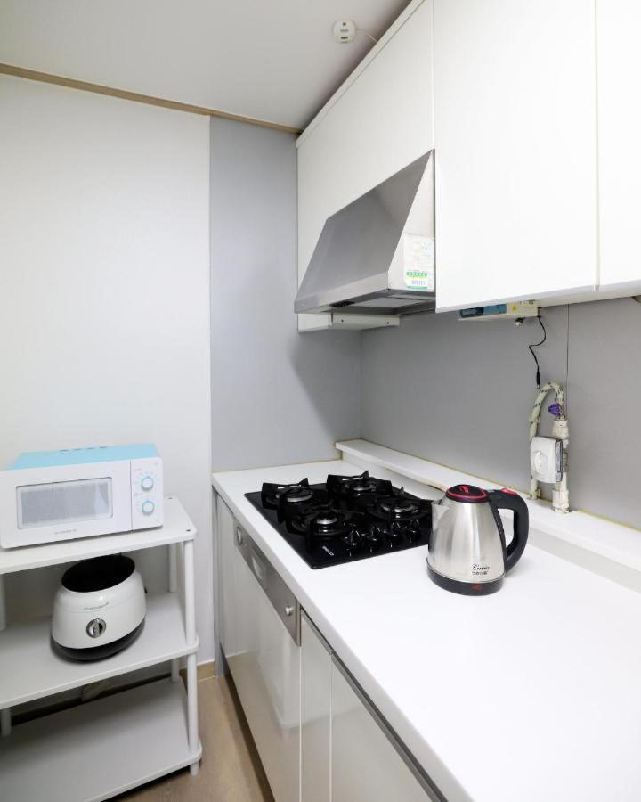 Modern 2 Bedroom 2 Bed 1-bathroom For Rent In Gangnam Seou Apartment *