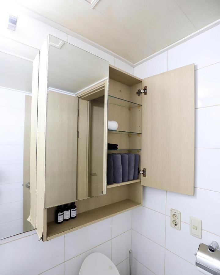 Apartment Modern 2 Bedroom 2 Bed 1-bathroom For Rent In Gangnam Seou *