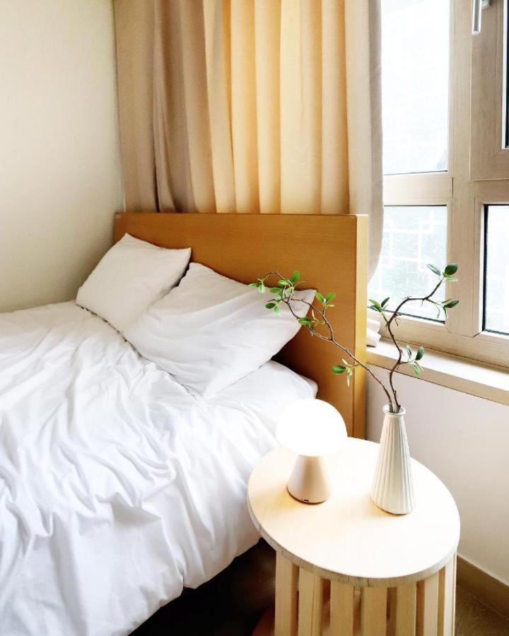 Modern 2 Bedroom 2 Bed 1-bathroom For Rent In Gangnam Seou Apartment *